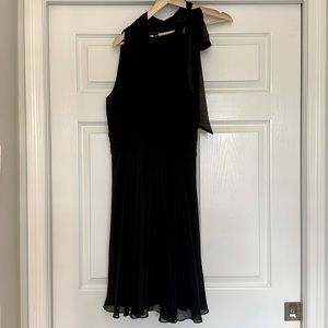 Banana Republic women’s size 4 silk little black dress